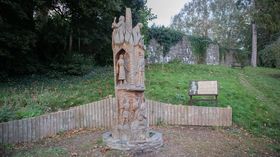 carved wooden statue showing the history of Abergavenny in the Linda Vista gardens in Abergavenny
