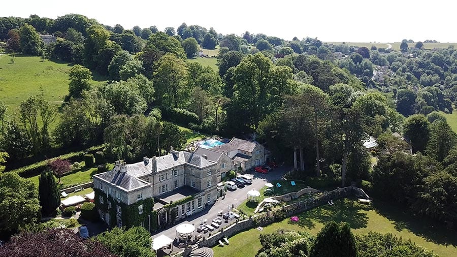 BURLEIGH COURT COTSWOLDS 900