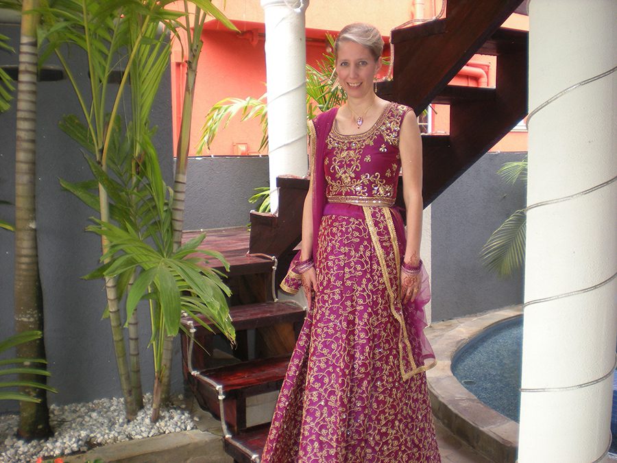 Michelle from Moyer Memoirs dressed in a pink sari for a Hindu wedding in Toronto
