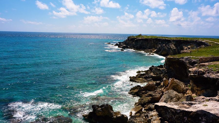 Punta Sur Ruins to Ixchel with the sea on the left and the cliffs with the pathway on the right
