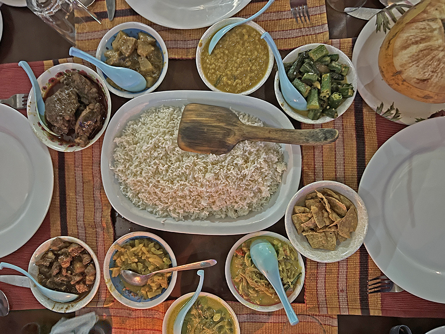 What to eat in Sri Lanka - The staple food in Sri Lanka curry - a selection of curries surrounding a large bowl of rice