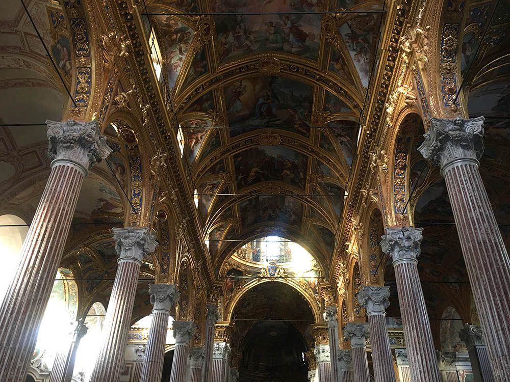 The golden arched ceiling at the Rolli Pallace atop the round columns