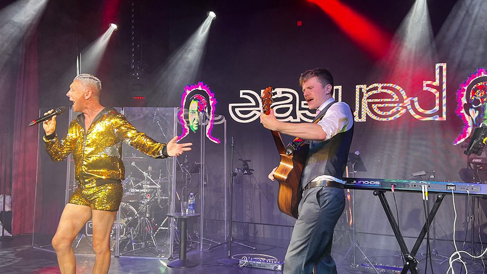 Erasured singing their hearts out