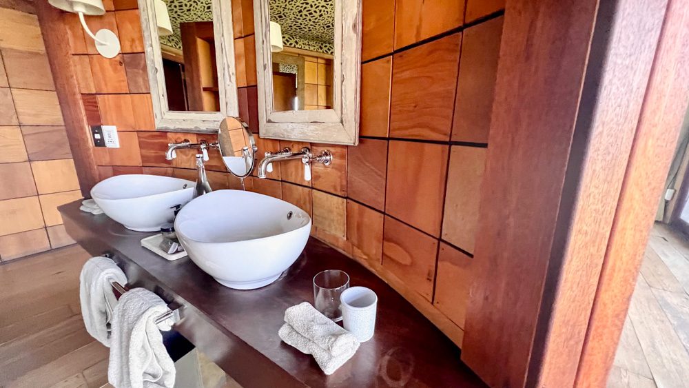 double sink with mirrors above