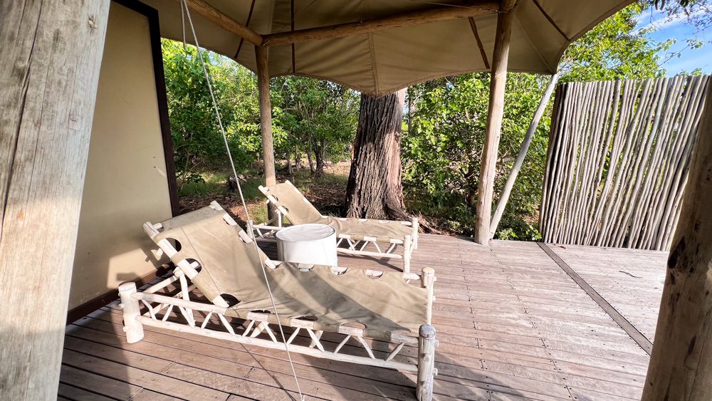 2 loungers on the veranda