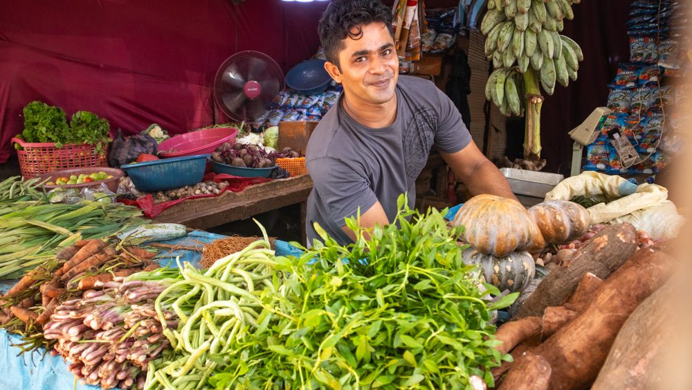 Market in Pasikuda with abundant fresh vegetables